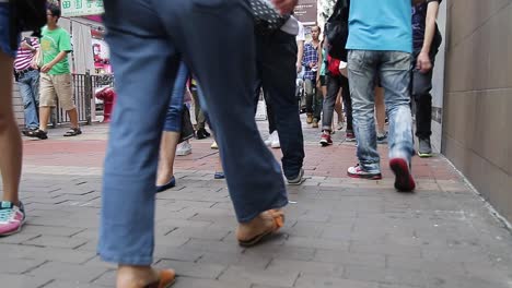 Crowded-Street-in-Hong-Kong